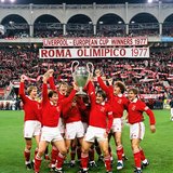 利物浦1977年夺冠球员在罗马奥林匹克球场庆祝